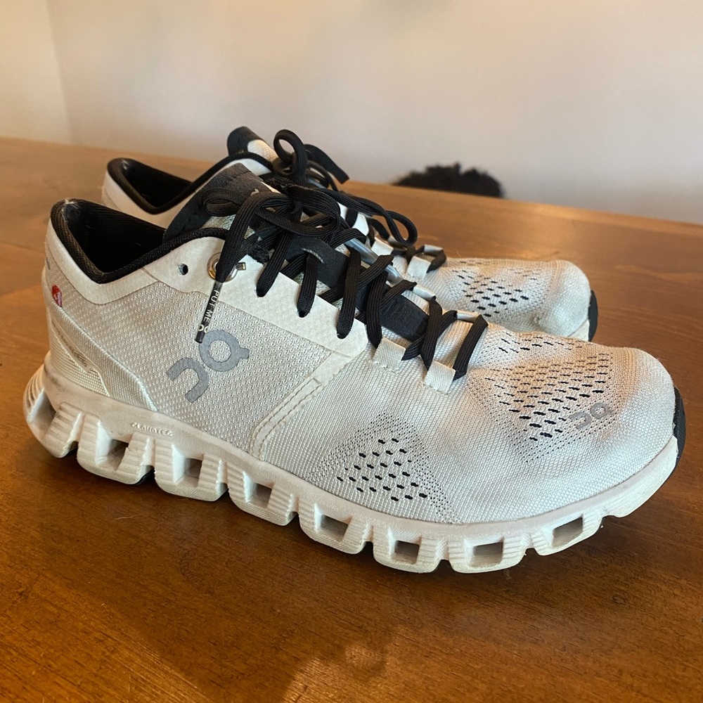 On cloud tennis shoes